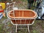 Berceau Vintage en métal avec 2 pieds en bois, Enfants & Bébés, Berceaux & Lits, Enlèvement, Berceau