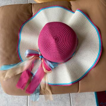 Chapeau de soleil aux couleurs fraîches