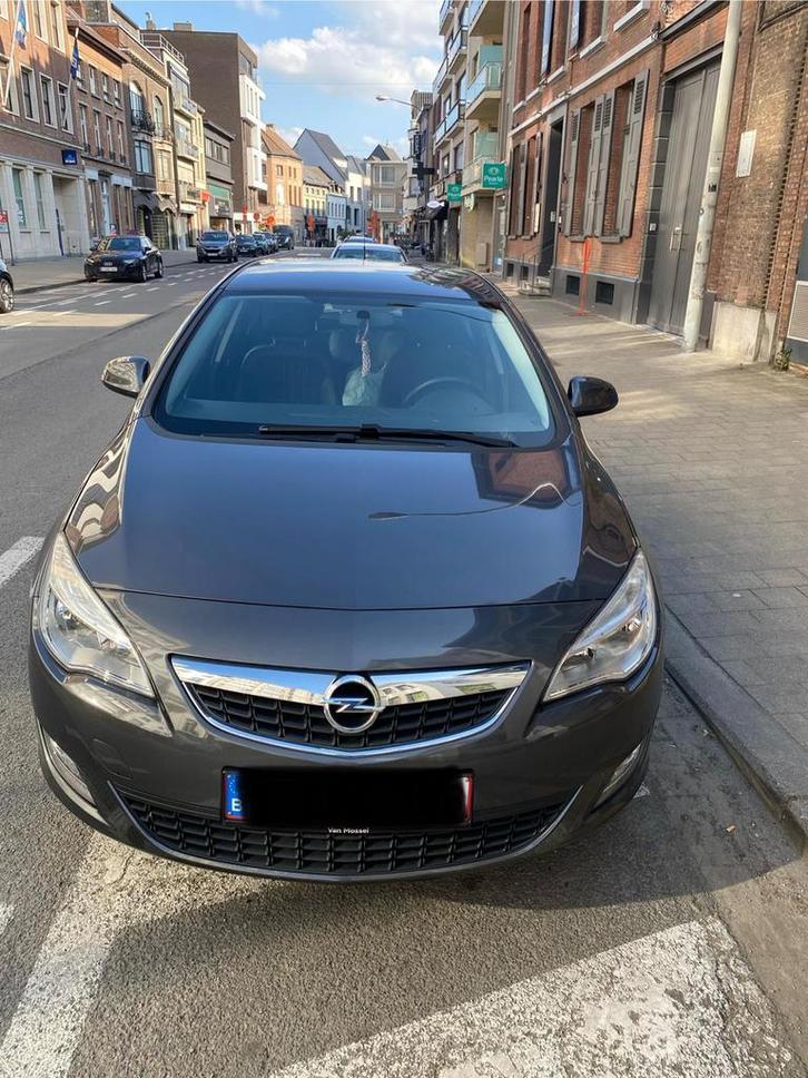 Opel Astra, Auto's, Opel, Particulier, Astra, Benzine, Euro 5, Stadsauto, 4 deurs, Handgeschakeld, Zilver of Grijs, Zwart, Ophalen