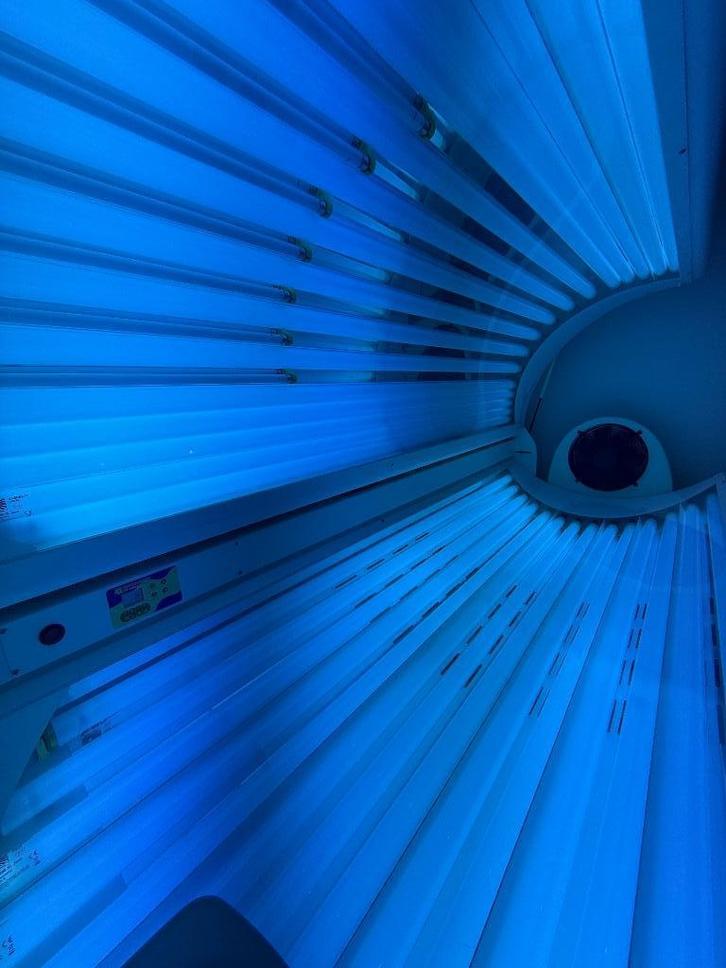 Professionele zonnebank met nieuwe lampen en ventilatie, Elektronische apparatuur, Zonnebanken en Gezichtsbruiners, Zonnebank dubbelzijdig
