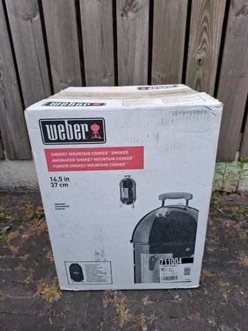 NIEUWE Weber Smokey Mountain Cooker inclusief Weber hoes beschikbaar voor biedingen