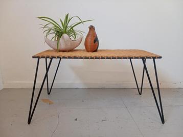 Vintage Tafel salon 1950 Raoul Guys metaal en rotan beschikbaar voor biedingen