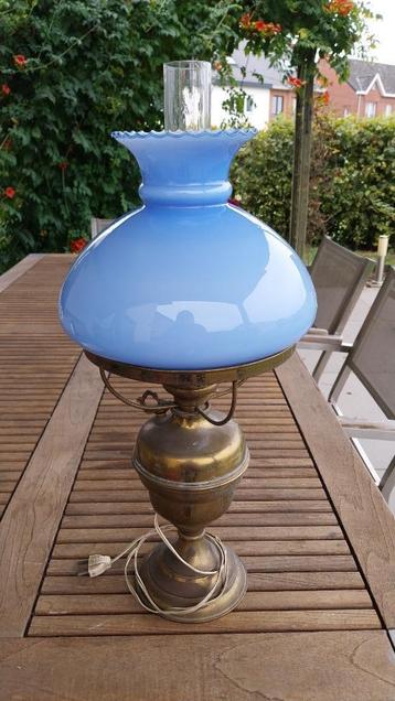 Oude lamp beschikbaar voor biedingen