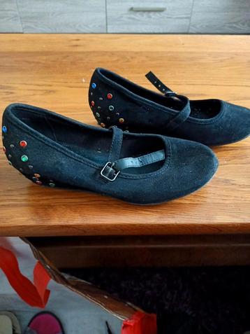 Kinderschoenen maat 34/35 beschikbaar voor biedingen
