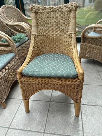 stoelen beschikbaar voor biedingen