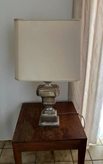 Grote antieke schemerlamp beschikbaar voor biedingen