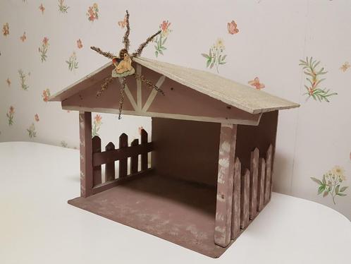 Kerststal in hout met 5 kerstfiguren., Diversen, Kerst, Gebruikt, Ophalen of Verzenden