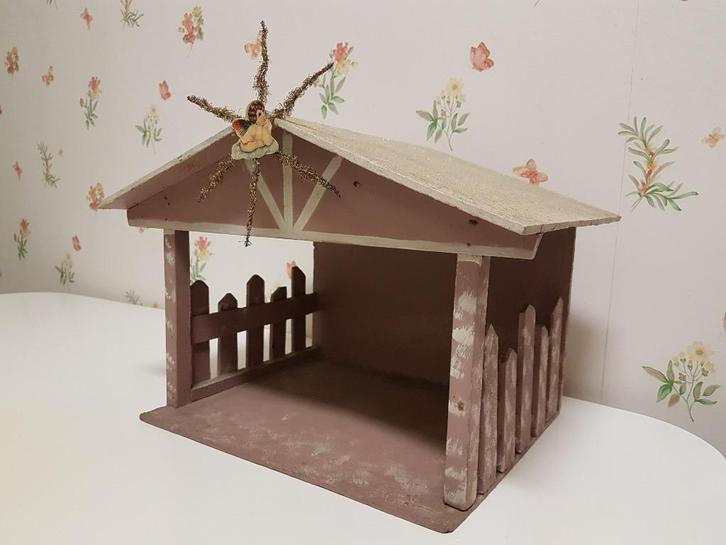 Kerststal in hout met 5 kerstfiguren., Diversen, Kerst, Gebruikt, Ophalen of Verzenden