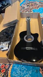 Klassieke Gitaar te koop – Nieuw, met complete accessoires., Muziek en Instrumenten, Accordeons, Ophalen