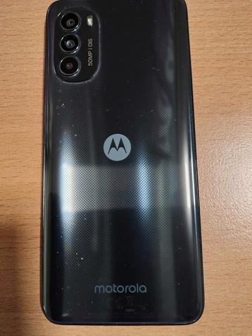 Motorola g82, kleine barst rechtsboven maar werkt perfect beschikbaar voor biedingen