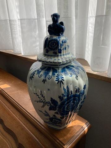 Delftse Royal blauw/witte vaas beschikbaar voor biedingen