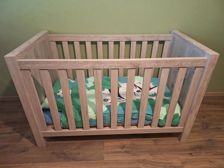 Ledikant/ babybedje, Kinderen en Baby's, Babyparken, Zo goed als nieuw, Rechthoekig, In hoogte verstelbaar, Ophalen