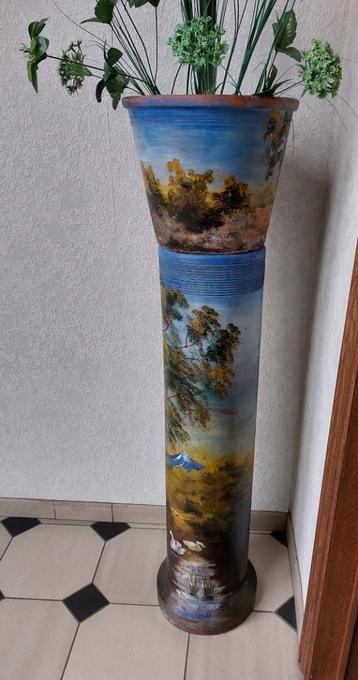 Vase sur colonne en grés peint main