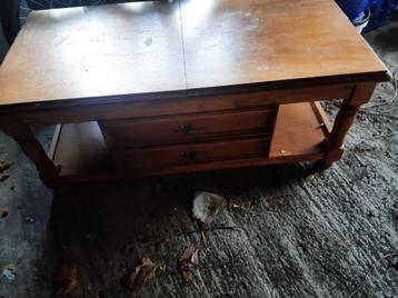 Table en bois massif beschikbaar voor biedingen