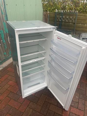 Neff Friego  top staat proper binnen en buiten beschikbaar voor biedingen
