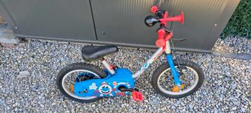 kinderfietsje. eerste fiets kinderen beschikbaar voor biedingen