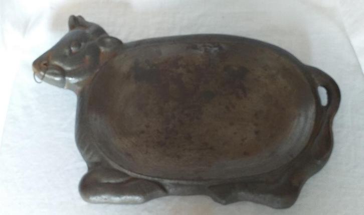 Gietijzeren koekenpan in de vorm van een stier, Antiek en Kunst, Antiek | Brons en Koper, Ophalen of Verzenden