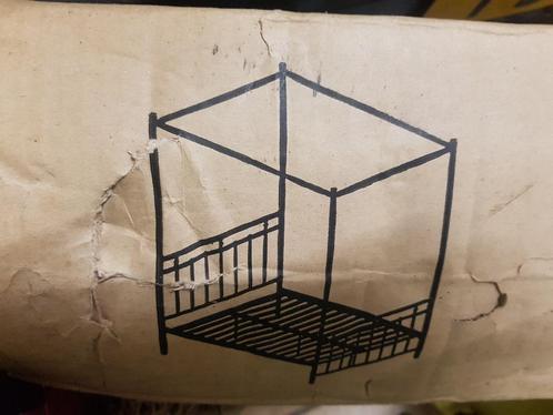 T.k. nieuwe metalen hemelbed, Huis en Inrichting, Slaapkamer | Bedden, Nieuw, Twijfelaar, 180 cm, 220 cm, Metaal, Crème, Ophalen