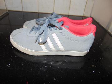 Sneakers Adidas maat 37,5 beschikbaar voor biedingen