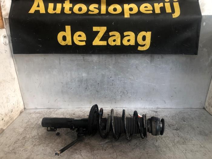 Schokdemperpoot rechts-voor van een Skoda Fabia, Auto-onderdelen, Ophanging en Onderstel, Skoda, Gebruikt, 3 maanden garantie