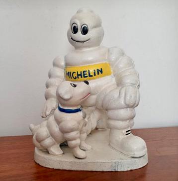 Michelin: Bibendum met zijn hond Bubbles uit Gietijzer. beschikbaar voor biedingen