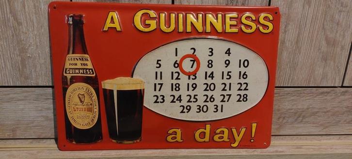 Guinness reclamebord in reliëf - kalender, Verzamelen, Biermerken, Nieuw, Reclamebord, Plaat of Schild, Overige merken, Ophalen of Verzenden