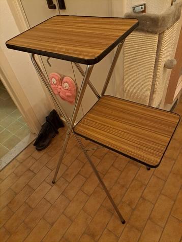 Projectortafeltje beschikbaar voor biedingen
