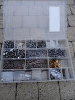 Assortiment schroeven, pluggen, nagels en clips, Doe-het-zelf en Bouw, IJzerwaren en Bevestigingsmiddelen, Ophalen, Zo goed als nieuw