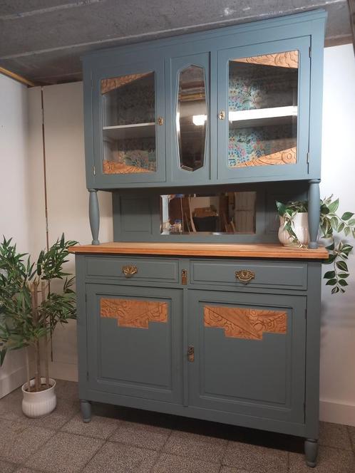 Vitrinekast in het blauw grijs met geslepen glas, Huis en Inrichting, Kasten | Buffetkasten, Zo goed als nieuw, Glas, Ophalen