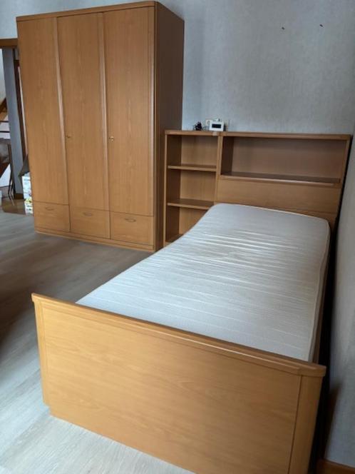 Slaapkamer 4-delig in hoogwaardig materiaal, Huis en Inrichting, Slaapkamer | Complete slaapkamers, Zo goed als nieuw, Eenpersoons