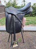 Dressuurzadel 17,5 inch (Nieuwstaat), Dieren en Toebehoren, Paarden en Pony's | Zadels, Ophalen, Zo goed als nieuw