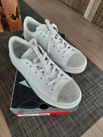 Skechers maat 37,5 beschikbaar voor biedingen