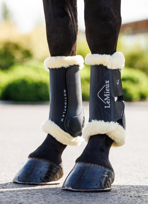 LeMieux Motionflex Fleece Edge Dressage Boot Zwart M+L SALE, Dieren en Toebehoren, Paarden en Pony's | Beschermers, Nieuw, Rijden