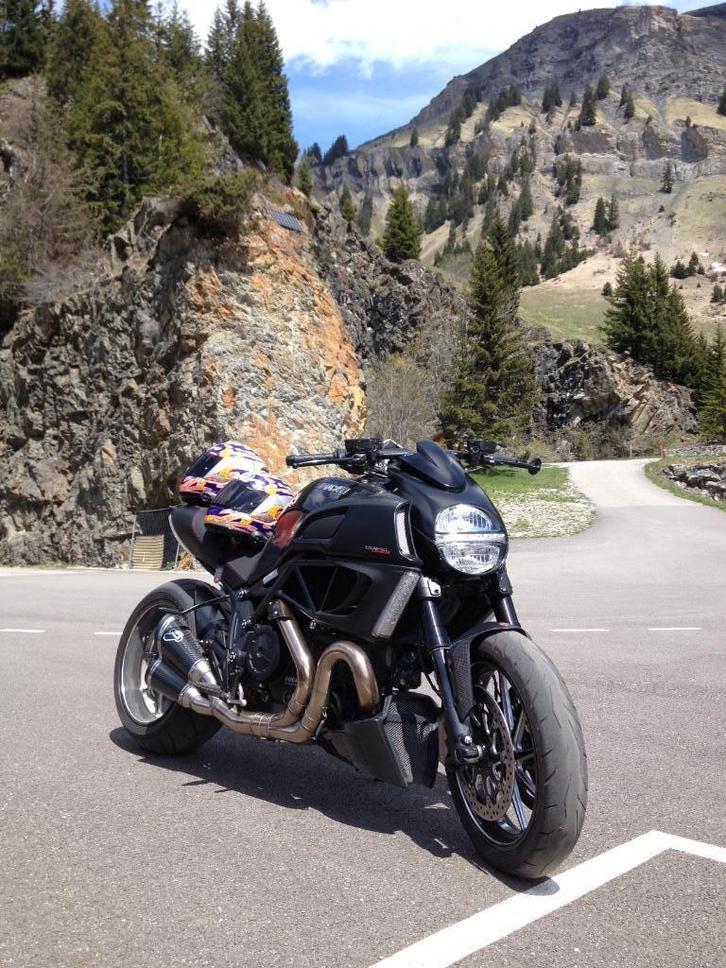 Ducati Diavel Carbon, Motos, Motos | Ducati, Particulier, Sport, plus de 35 kW, 2 cylindres, Enlèvement