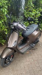 Vespa Sprint - A klasse - Full Option, Fietsen en Brommers, Snorfietsen en Snorscooters, Ophalen, Zo goed als nieuw, Benzine, Vespa