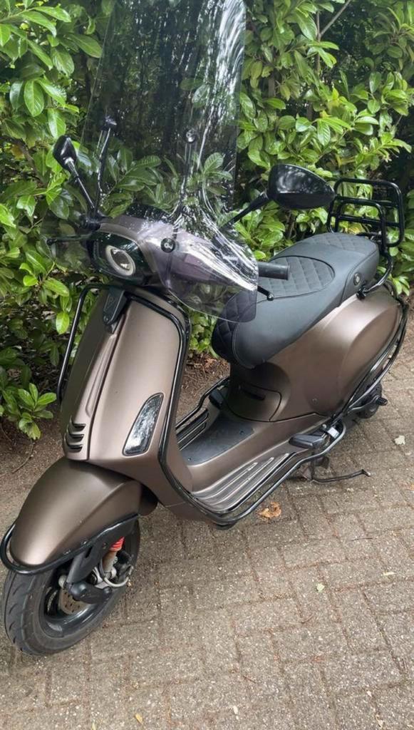 Vespa Sprint - A klasse - Full Option, Vélos & Vélomoteurs, Vélomoteurs & Scooters bridés, Comme neuf, Vespa, Essence, Enlèvement