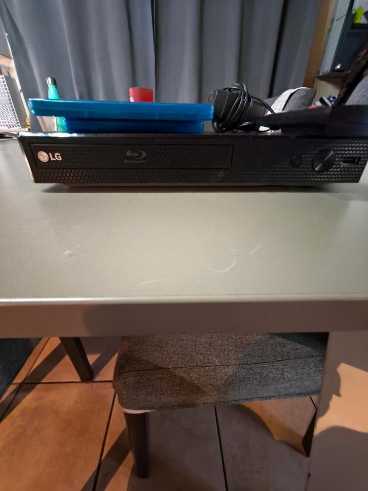 Lecteur blu ray dvd 4k LG + 2 films (bien lire l'annonce), TV, Hi-fi & Vidéo, Lecteurs Blu-ray, Comme neuf, LG, Enlèvement ou Envoi