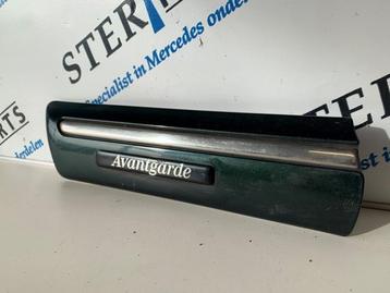 Sierstrip van een Mercedes E-Klasse beschikbaar voor biedingen