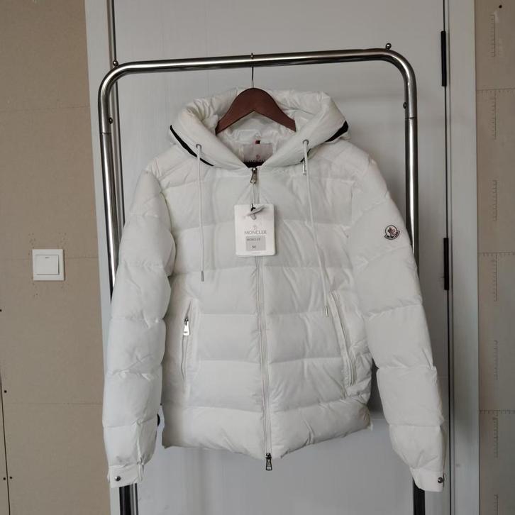 Witte winterjas met capuchon – luxe look (maat M), Kleding | Heren, Jassen | Zomer, Zo goed als nieuw, Maat 48/50 (M), Wit, Ophalen of Verzenden