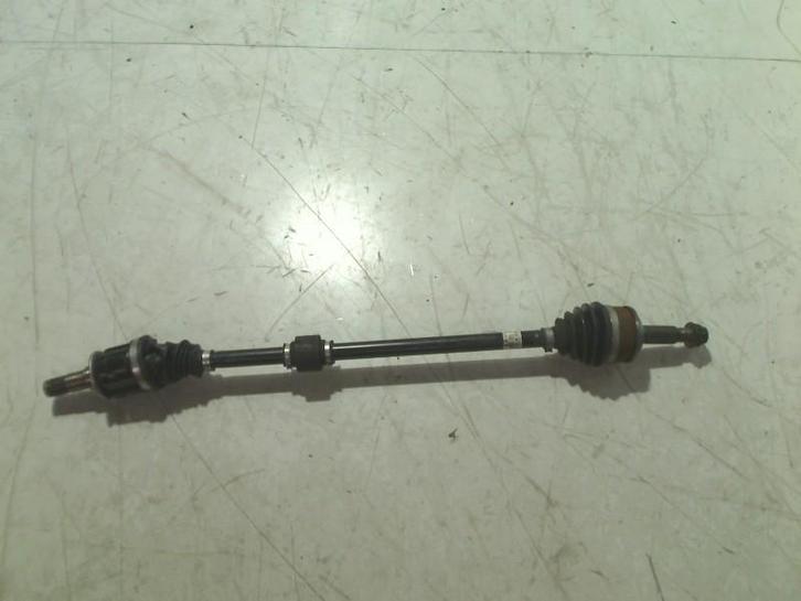 AANDRIJFAS RECHTS VOOR Toyota Yaris IV (P21 / PA1 / PH1), Auto-onderdelen, Remmen en Aandrijving, Toyota, Gebruikt