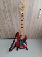 Squier vintage modified 70's Jazz bass Candy apple red, Musique & Instruments, Instruments à corde | Guitares | Basses, Comme neuf