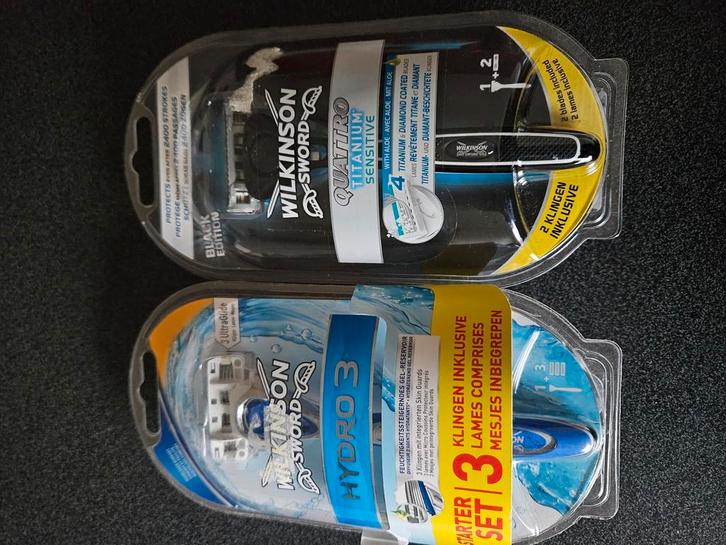 Scheerapparaat Wilkinson sword en Quattro titanium met mesje, Handtassen en Accessoires, Uiterlijk | Gezichtsverzorging, Nieuw