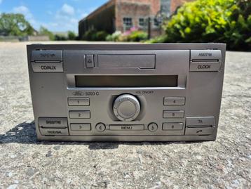 Vintage Ford autoradio beschikbaar voor biedingen