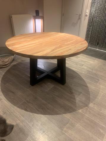 Splinternieuwe ronde tafel (sheezamhout) diameter 140 beschikbaar voor biedingen
