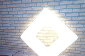HOOGWAARDIGE VIERKANTE WAND OF PLAFONDLAMP 75CM X 75 CM beschikbaar voor biedingen