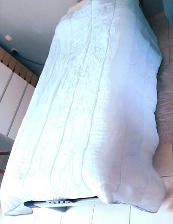 Te koop: Zacht donsdekbed 2m/2m. beschikbaar voor biedingen