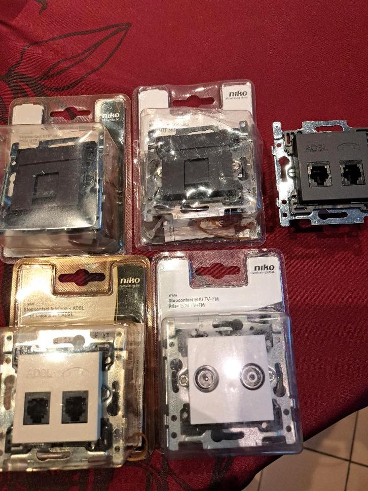 nieuwe internet stopkontacten en teleruptors  220 volt enz, Doe-het-zelf en Bouw, Elektriciteit en Kabels, Nieuw, Ophalen of Verzenden