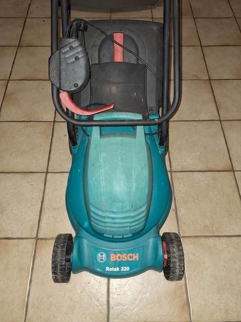 ✅️ Bosch Rotak 320 (32cm) 1000 Watt 28l opvangbak, Tuin en Terras, Grasmaaiers, Gebruikt, Elektrische grasmaaier, 30 t/m 39 cm