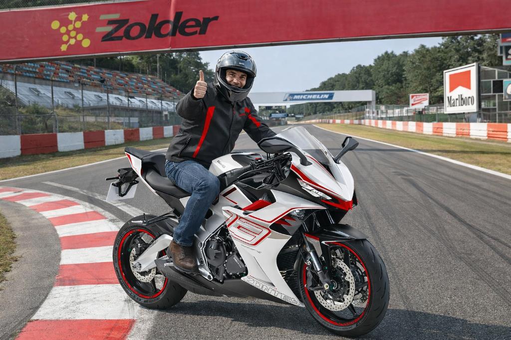 De nieuwe Zontes 703RR  supersportmotor, Motos, Entreprise, 3 cylindres, ABS, Sport