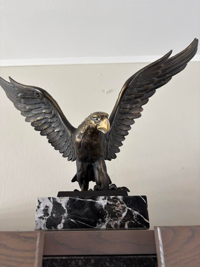 Grande Aigle en bronze, Enlèvement, Bronze